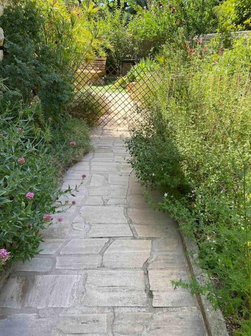 Une Pause Au Paradis Sorgues Luaran gambar